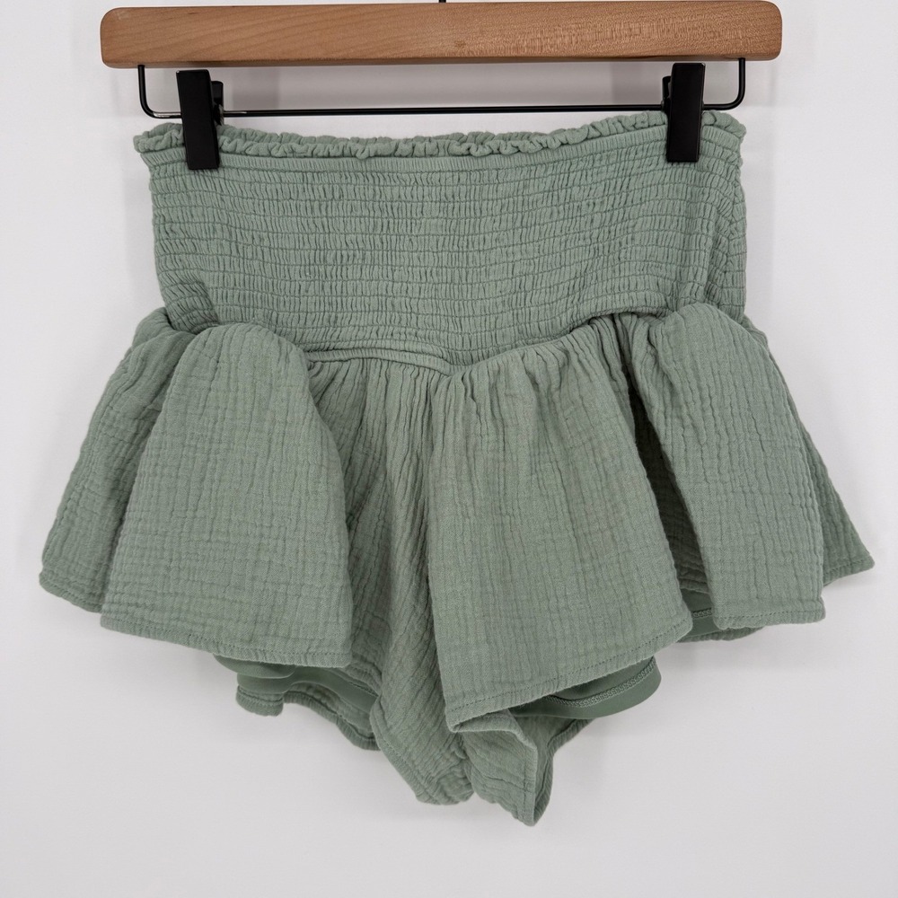 ALTAR'D STATE SAGE GREEN SMOCKED WAIST WIDE LEG SHORTS SMALL‎
